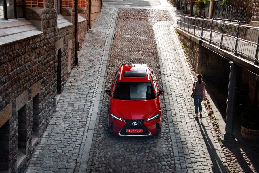  Lexus UX250h F-Sport 2018 года  (WW) (фото 28 из 46)